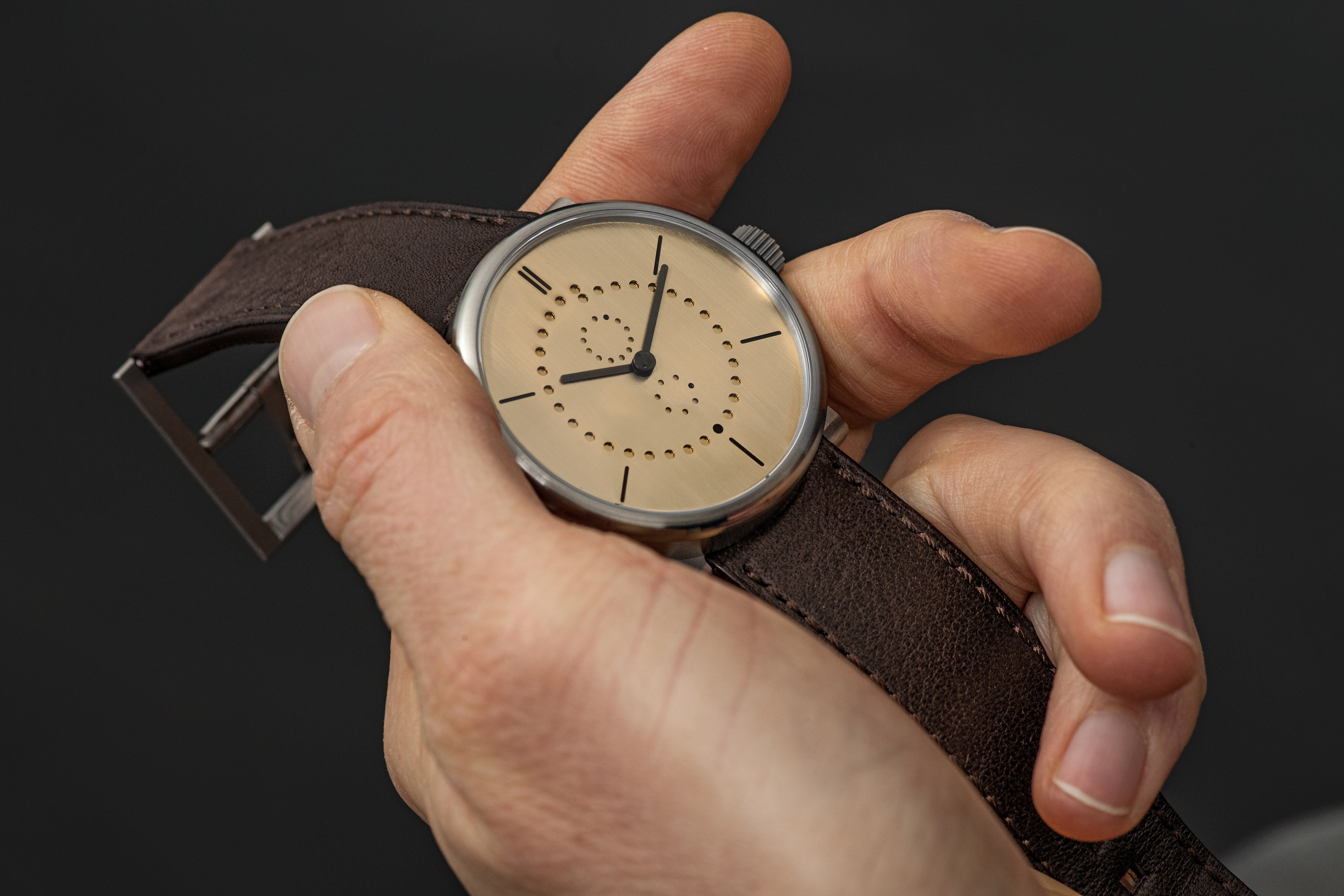 moon-phase-watch-ochs-und-junior-patina-left-handed