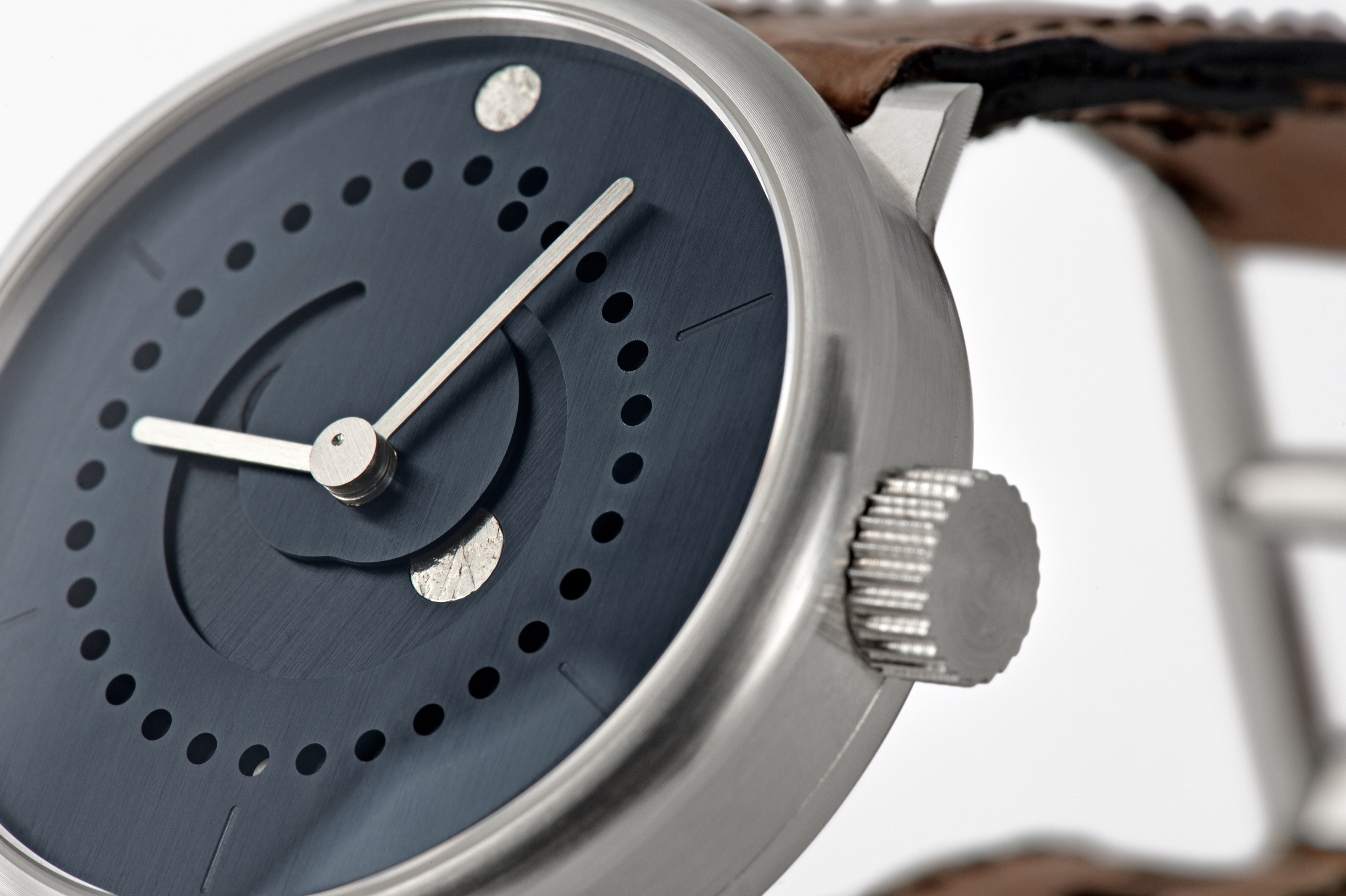 moon-phase-watch-ochs-und-junior-blue-patina-39mm-6-2_RGB-3198px