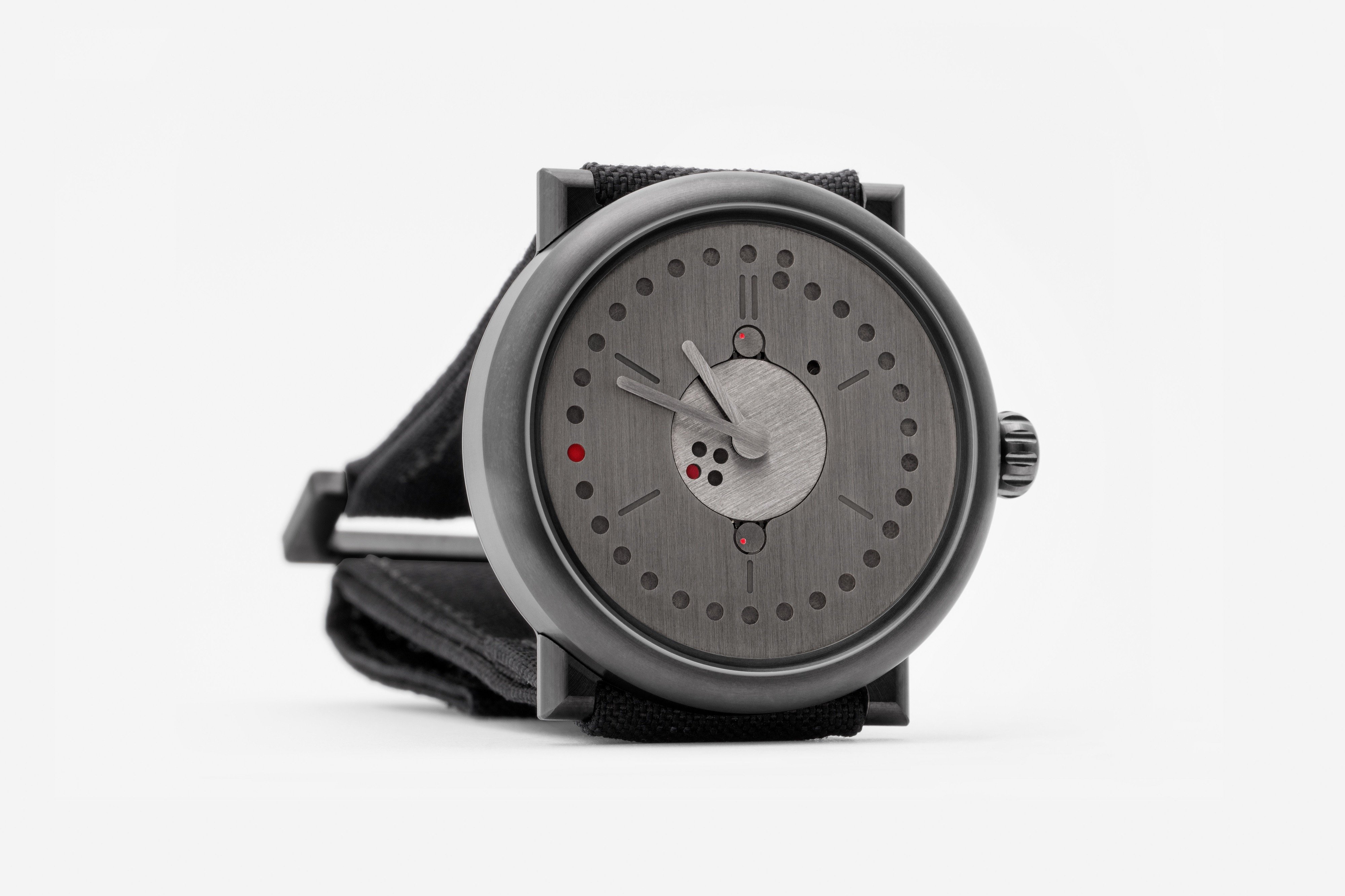perpetual-calendar-watch-ochs-und-junior-red-dots-18-08-2016-0383-2_rgb-4000px