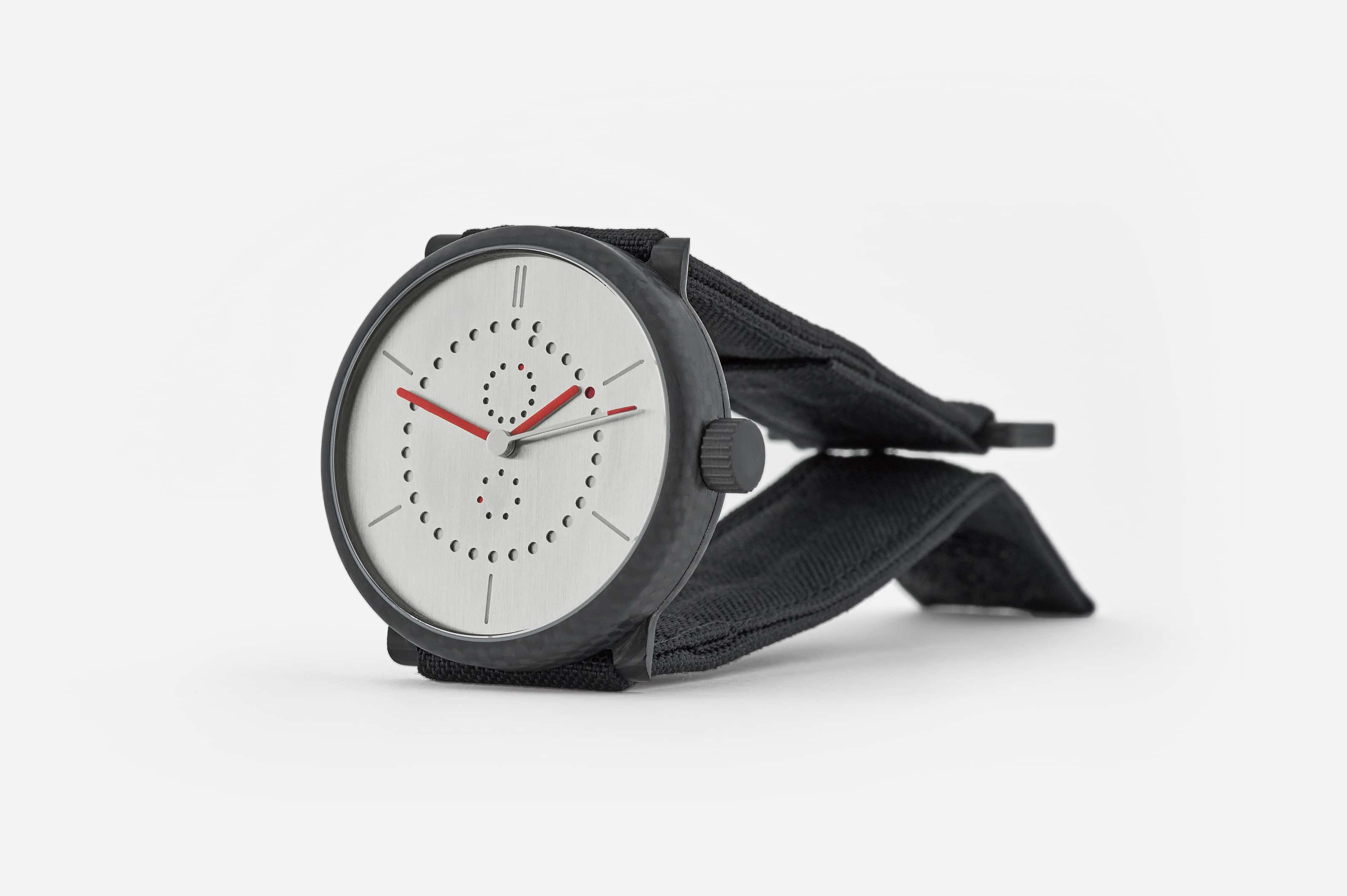 carbon-fiber-annual-calendar-watch-ochs-und-junior-12_RGB-3198px