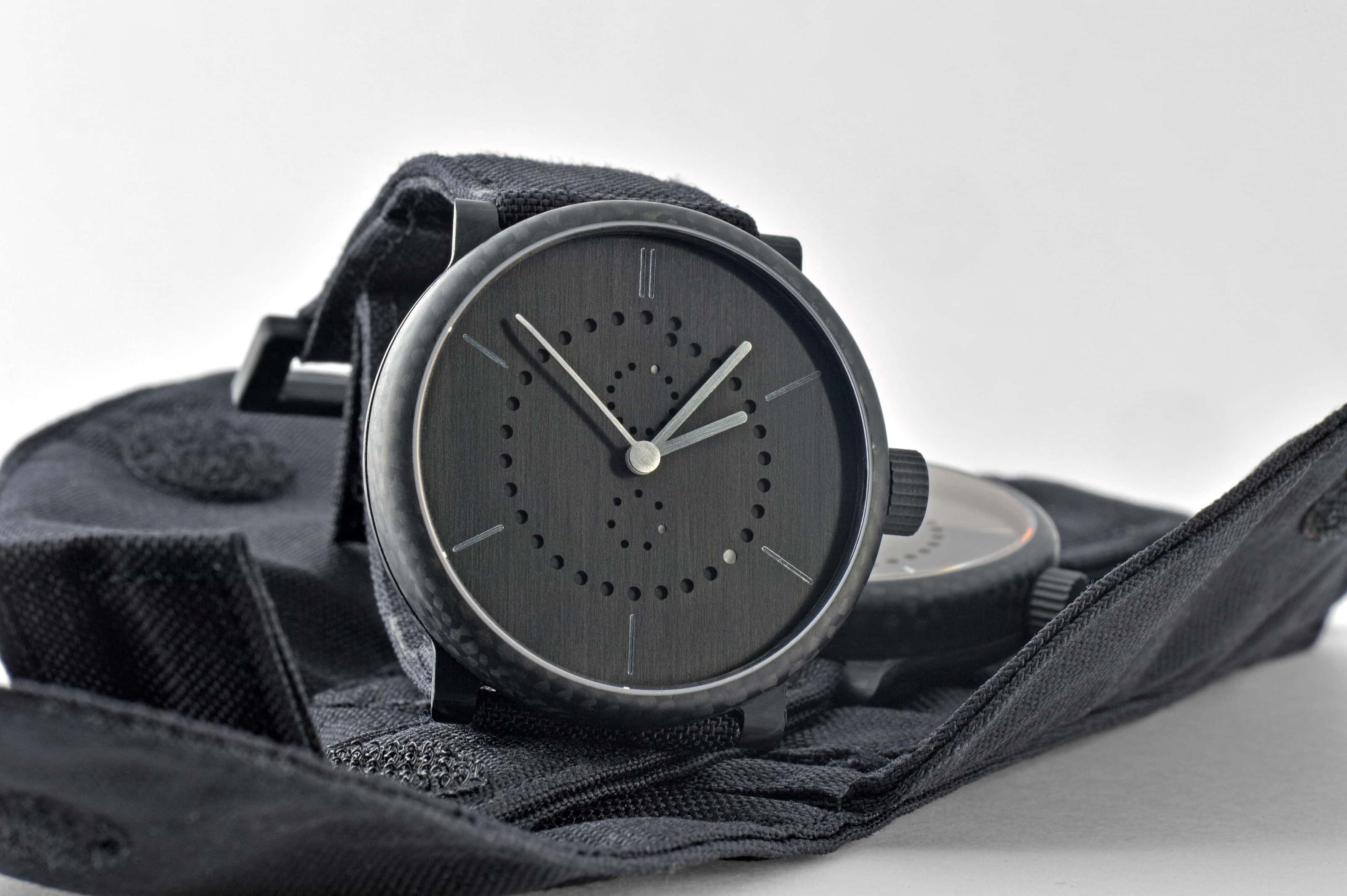 carbon-fiber-annual-calendar-watch-ochs-und-junior-4_RGB-3198px