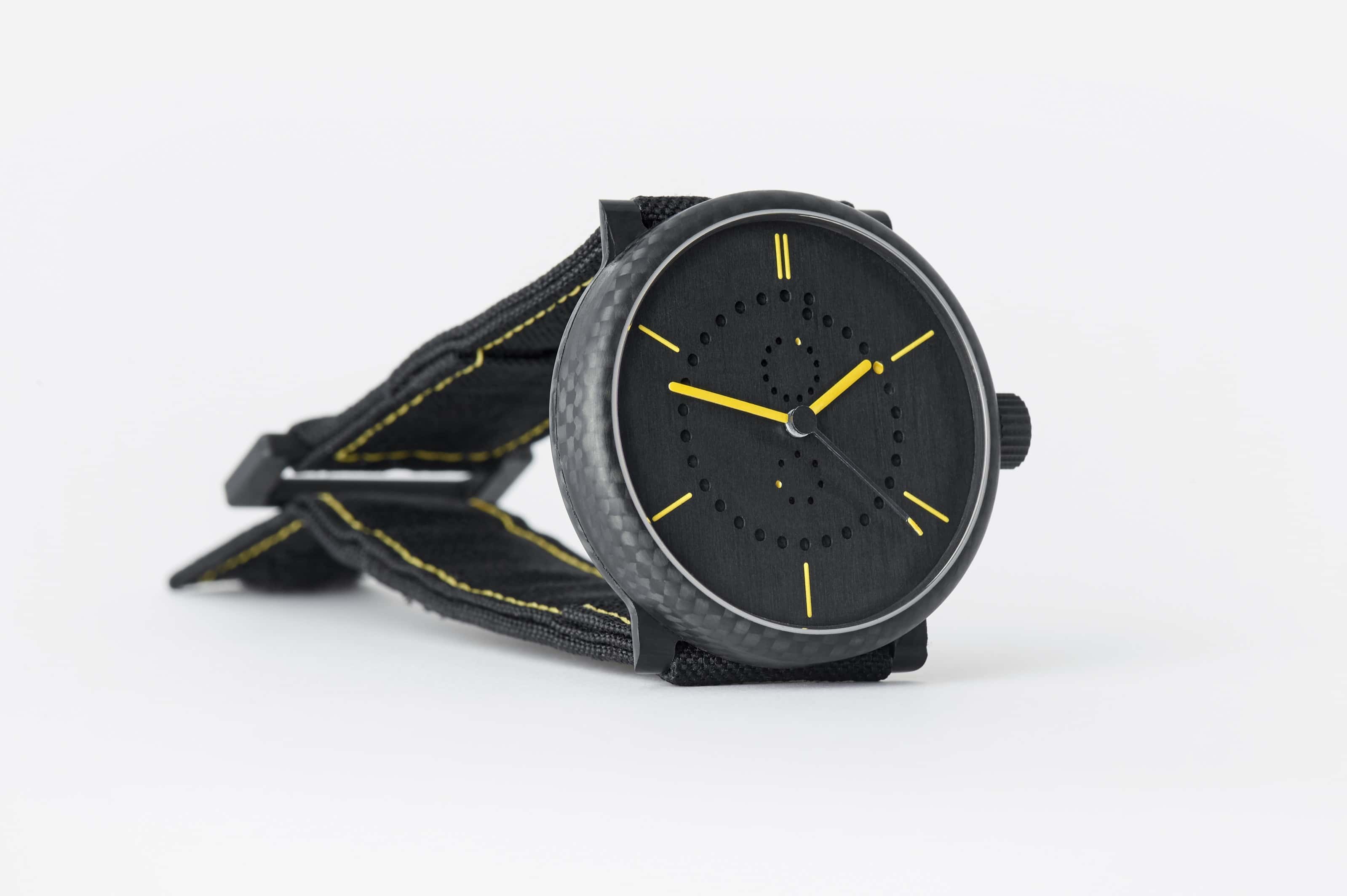 carbon-fiber-annual-calendar-watch-ochs-und-junior-9_RGB-3198px
