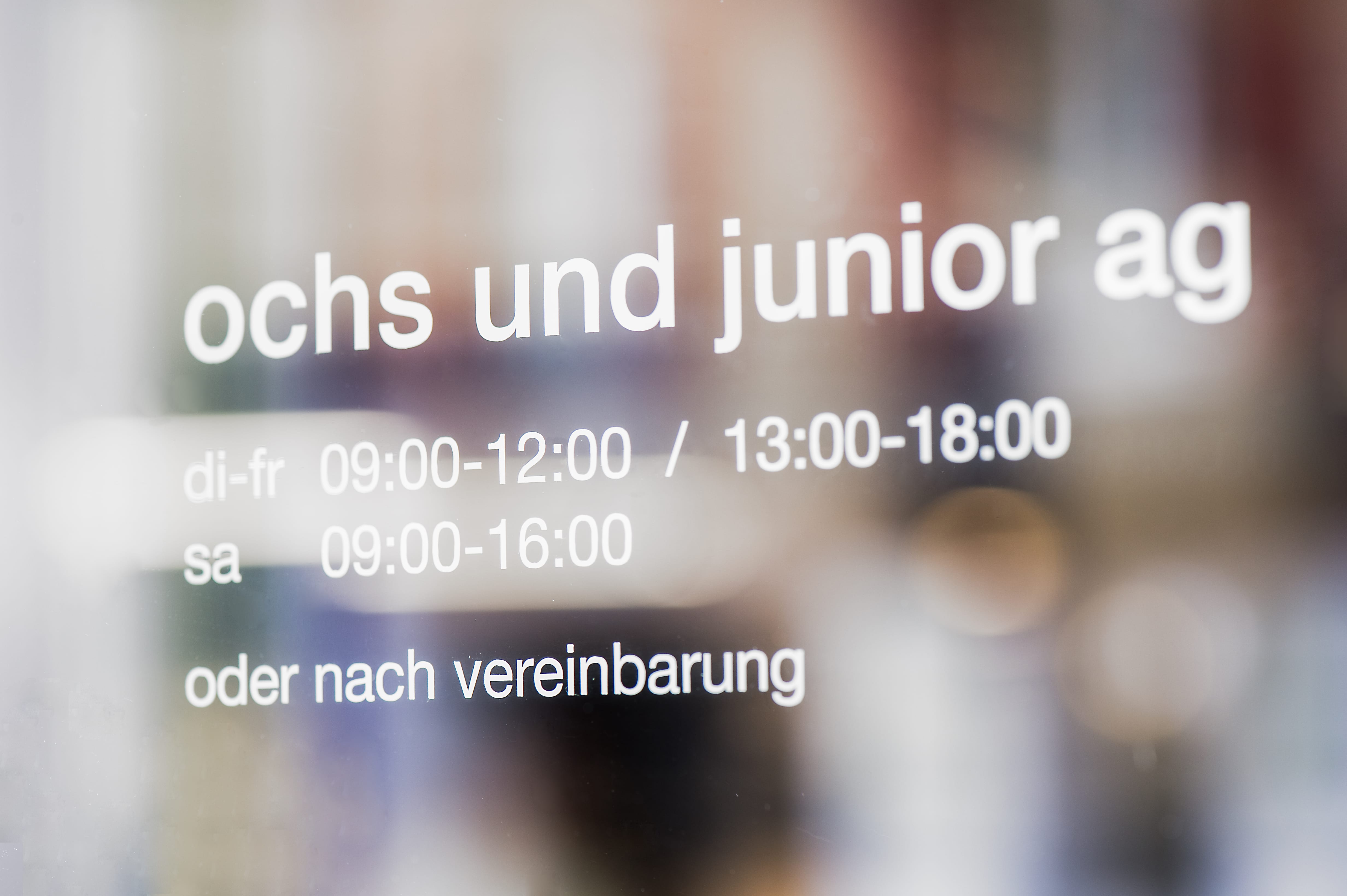 ochs-und-junior-door-text