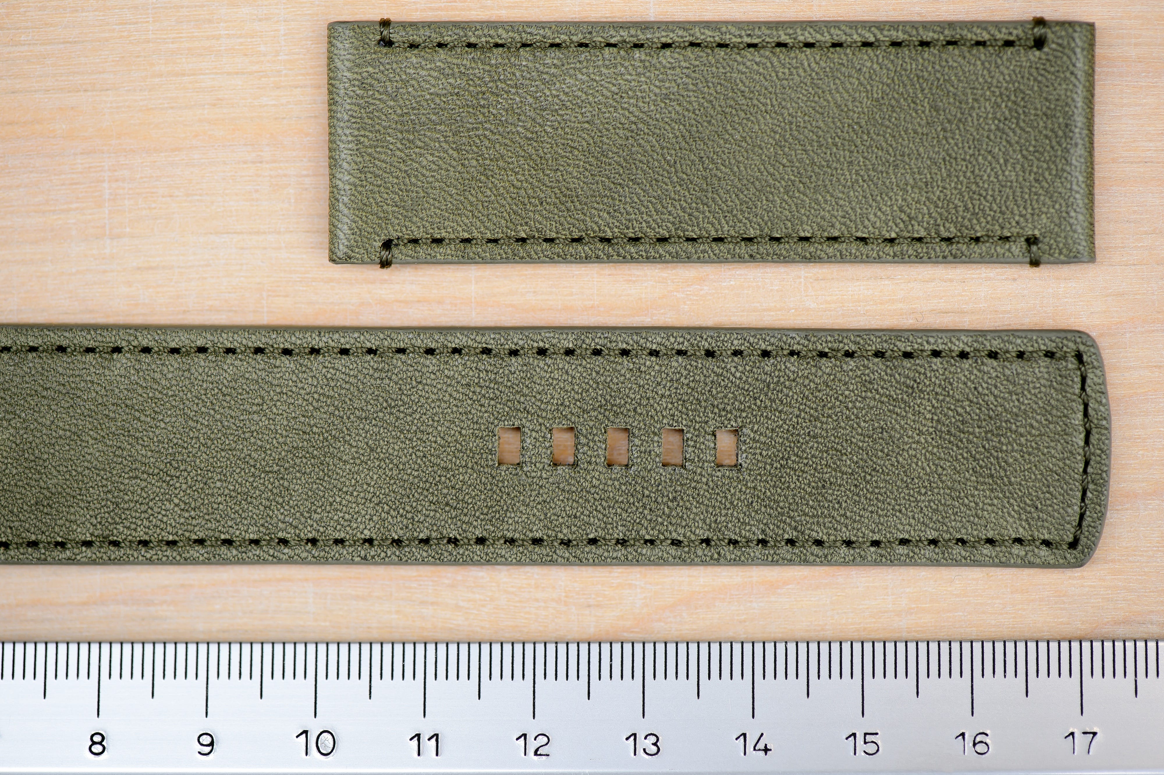 ochs-und-junior-measureing-your-strap-1_rgb-4000px
