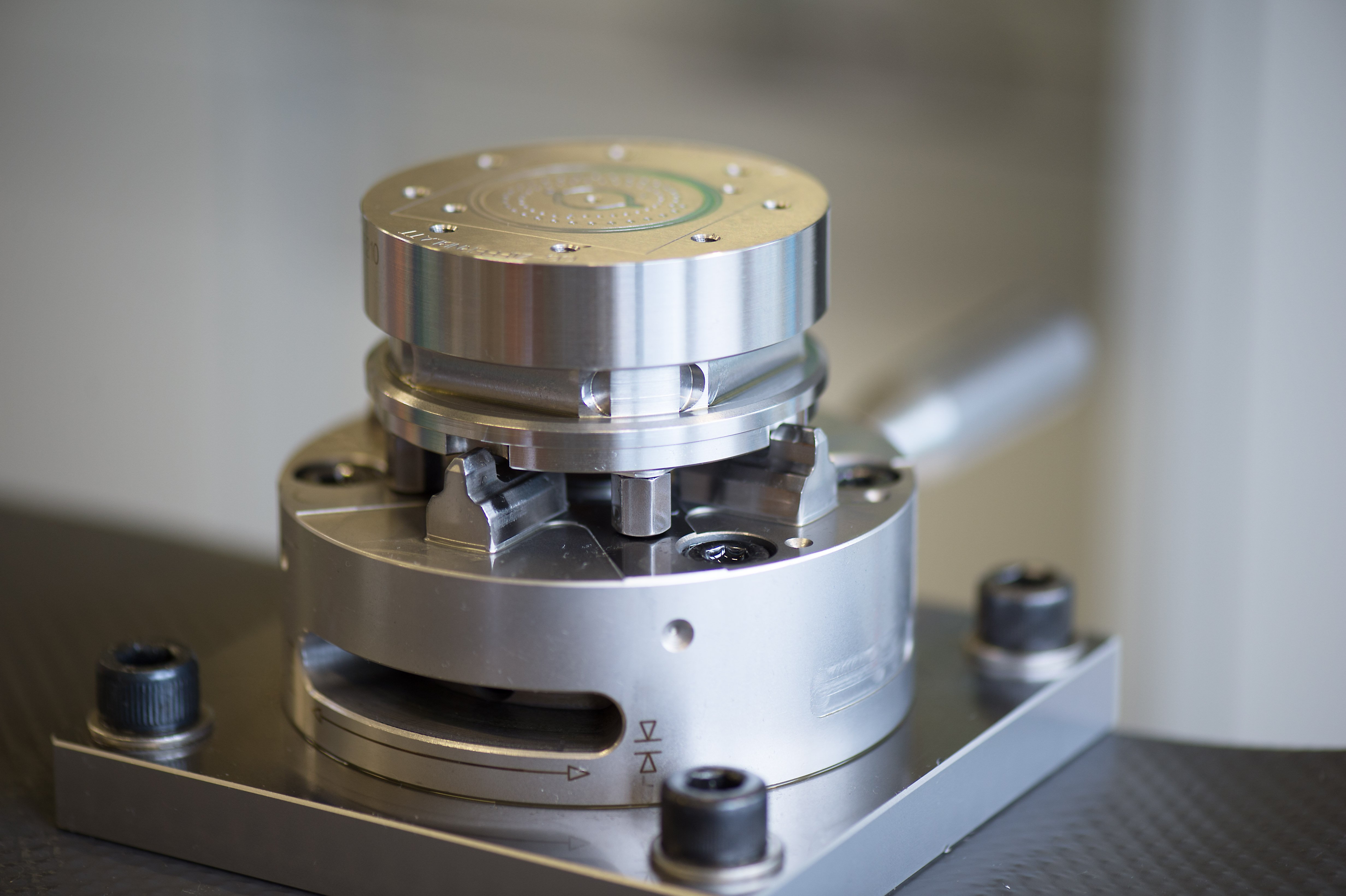 The Erowa clamping device with a repetition precision of 0.002mm. We buy a blank for the device, then process it so that we can use it to clamp and manufacture the dial according to our wishes.