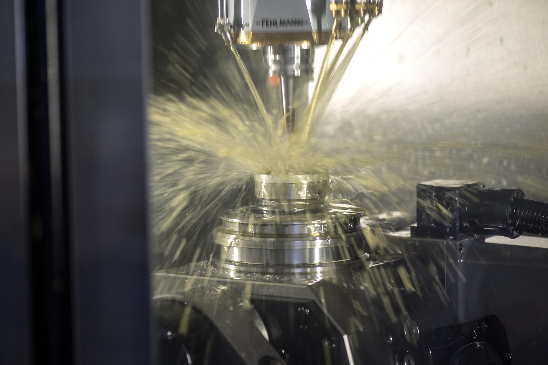 The back of the dial is being milled. Using oil as the sole cooling agent, we achieve the best results in terms of the surface quality and the tools last longer.