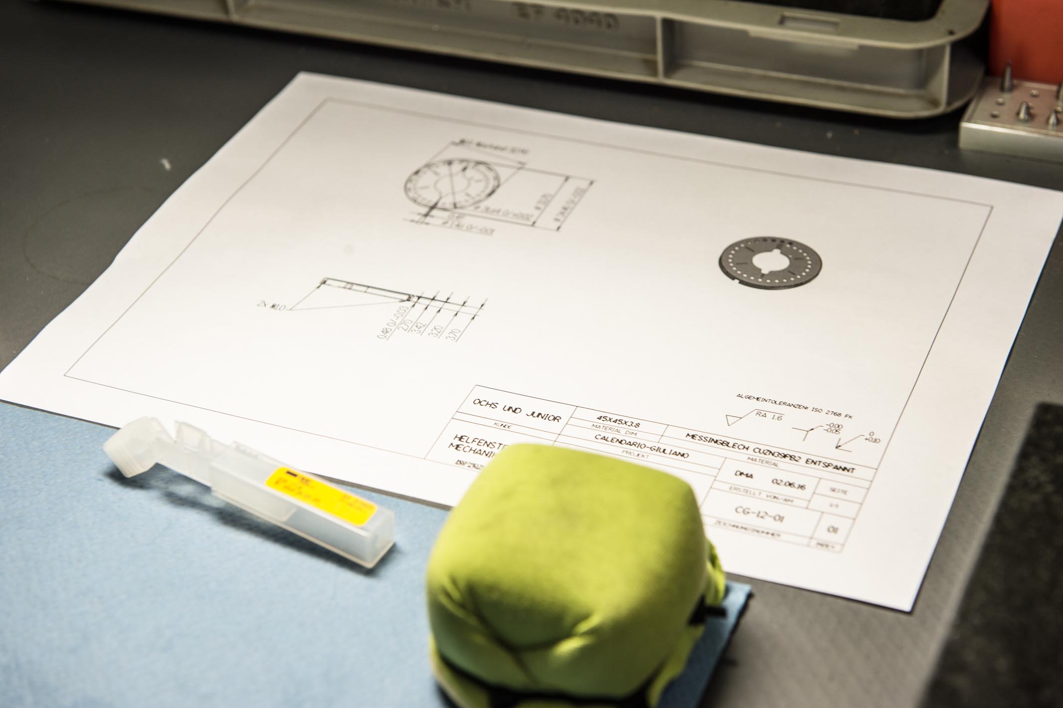 Daniel Matter compares the results with the specifications on the drawings. If needed, he corrects any measured deviations directly at the machine.
