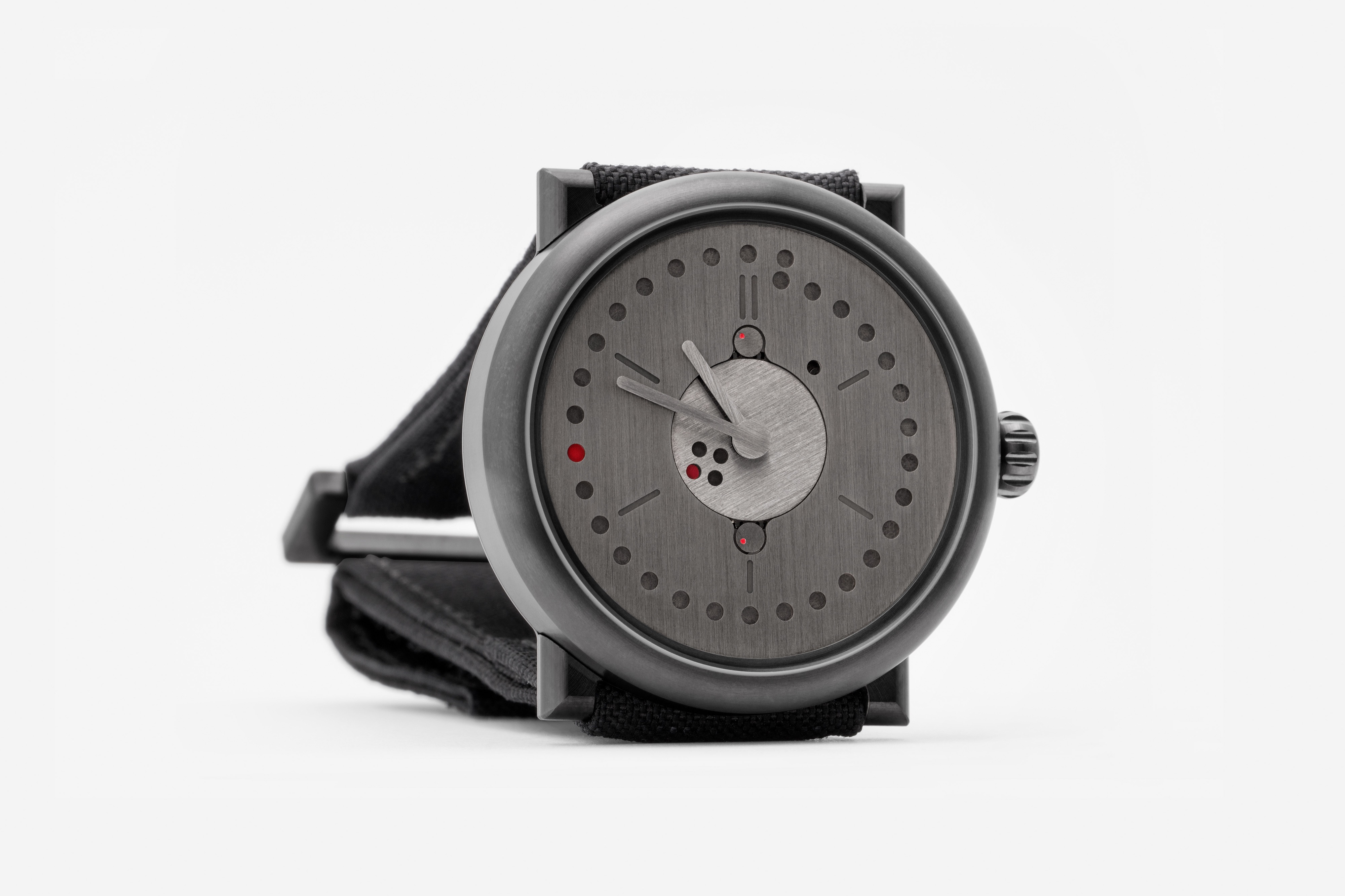perpetual-calendar-watch-ochs-und-junior-red-dots-18-08-2016-0383-2_rgb-4000px